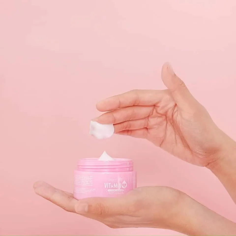 Brilliant Skin Essentials Vitamin E Moisturizing and Firming Cream 100g